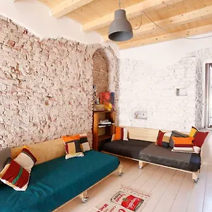 cozy-apartment-next-to-rho-fiera-milano-with-private-parking.it-lombardy.com/